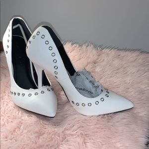 BRAND NEW white pumps